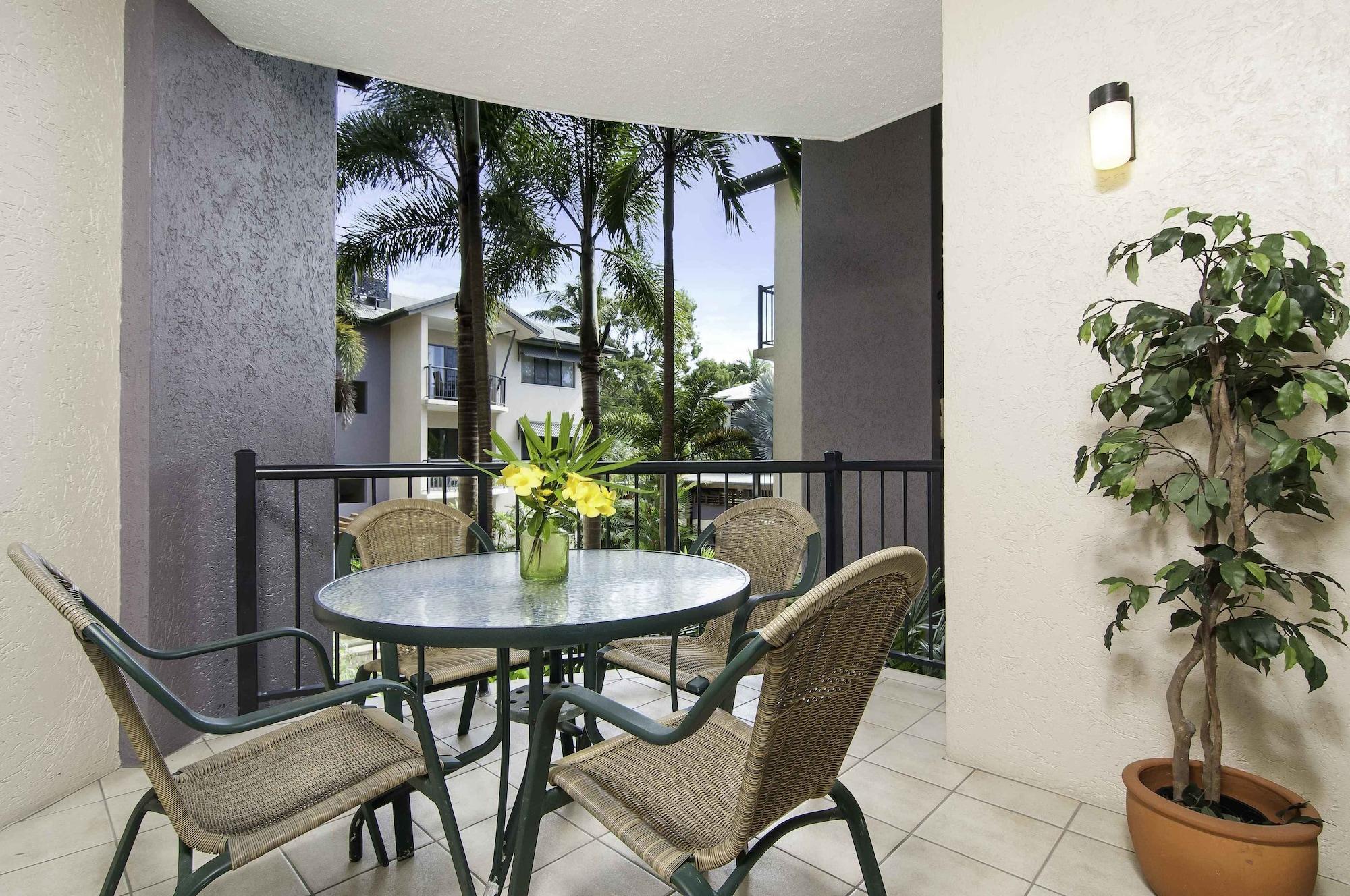 Bay Villas Resort Port Douglas Exteriör bild