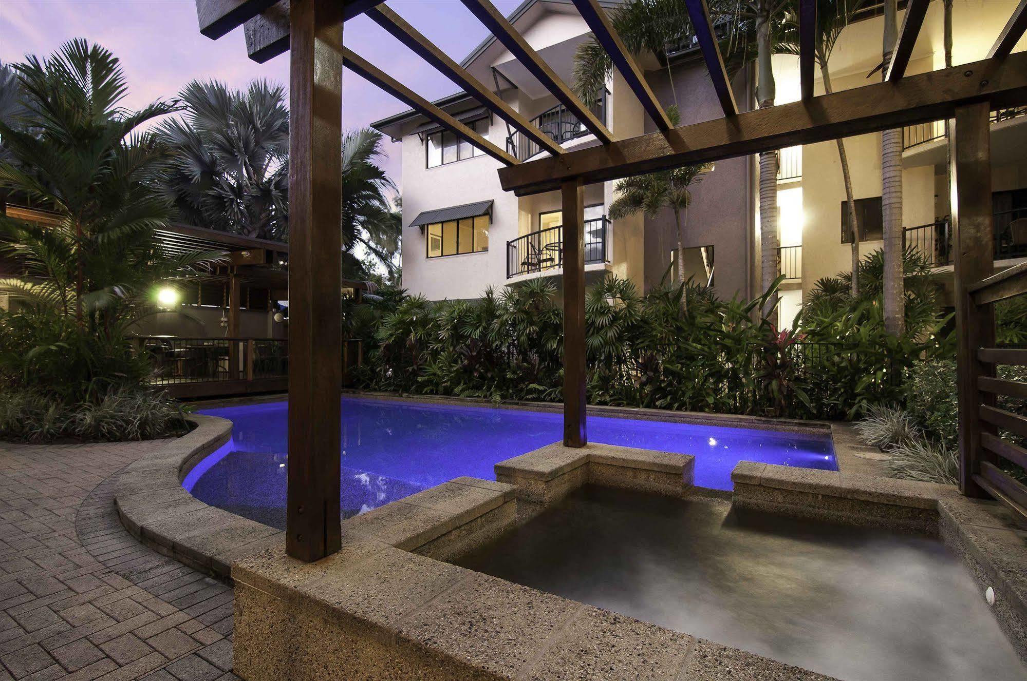 Bay Villas Resort Port Douglas Exteriör bild