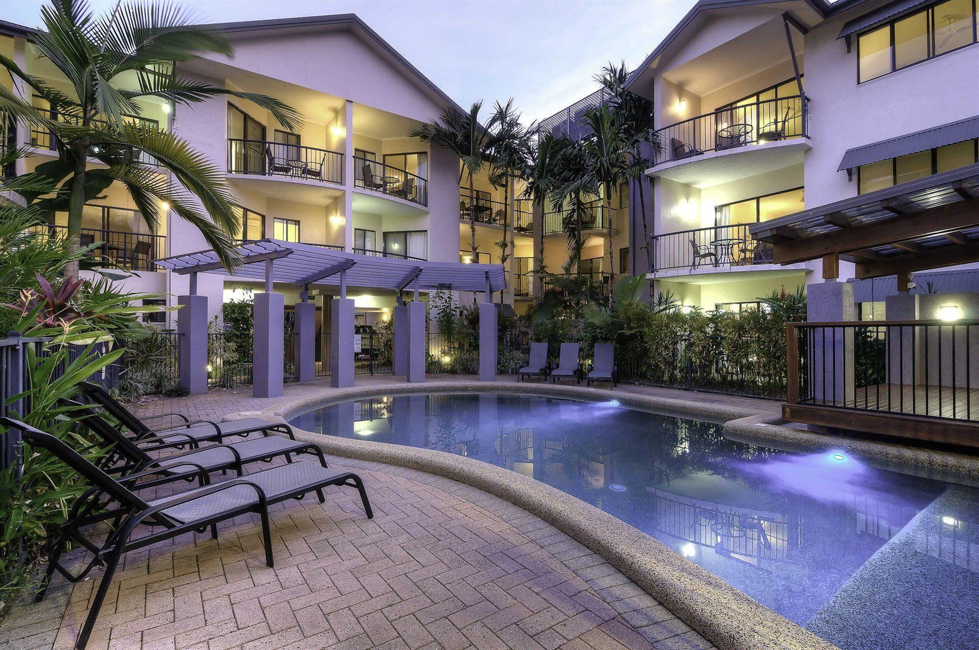 Bay Villas Resort Port Douglas Exteriör bild