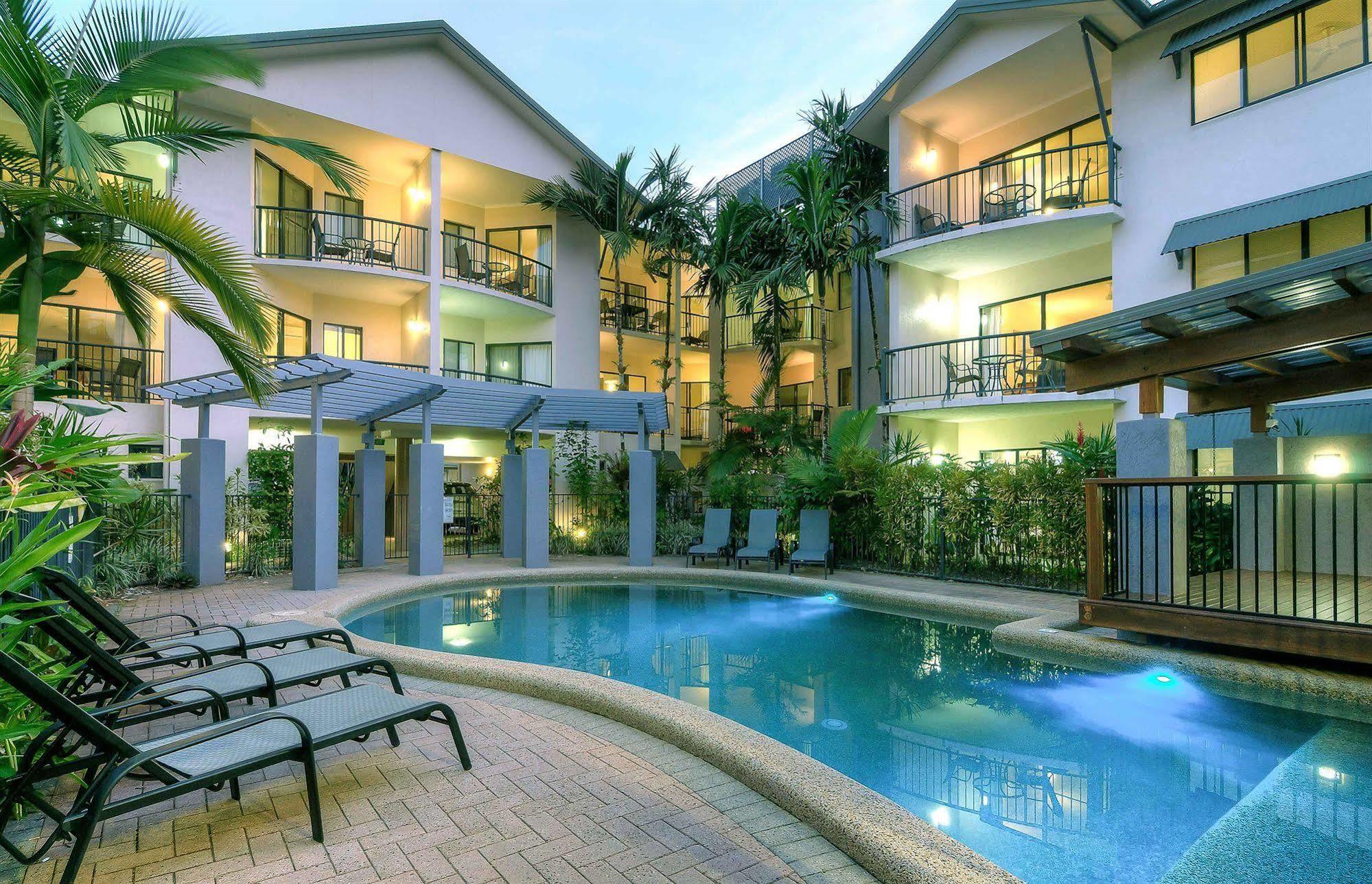 Bay Villas Resort Port Douglas Exteriör bild